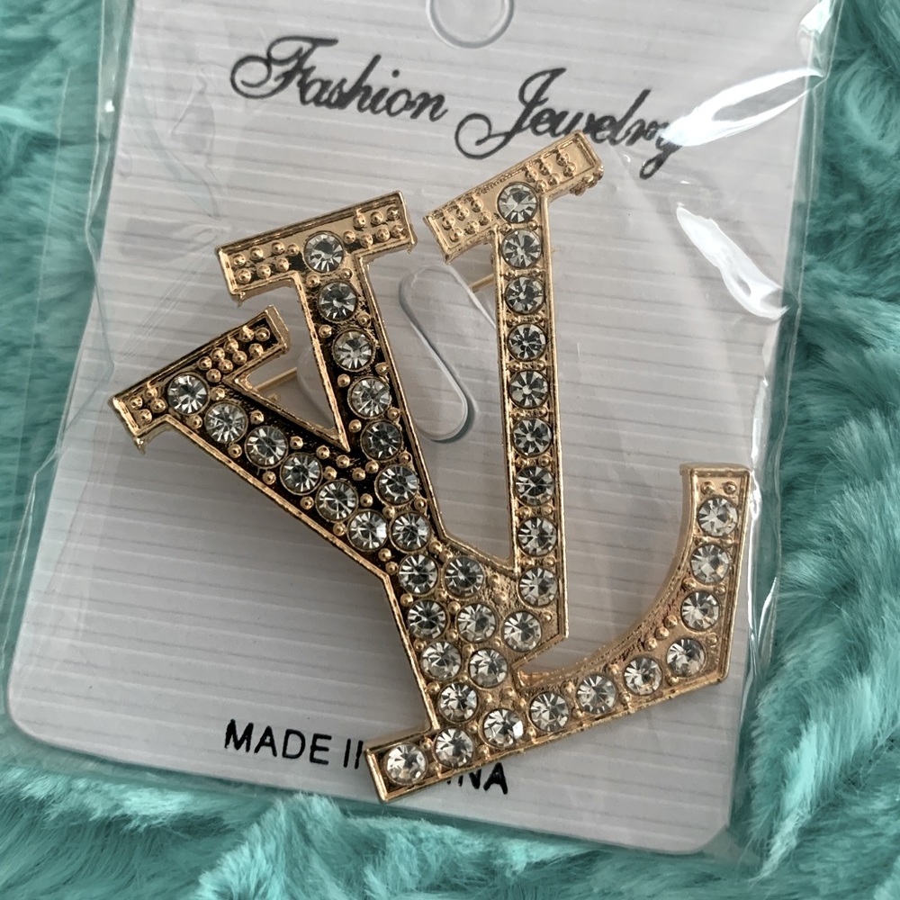 Fashionable Brooche
